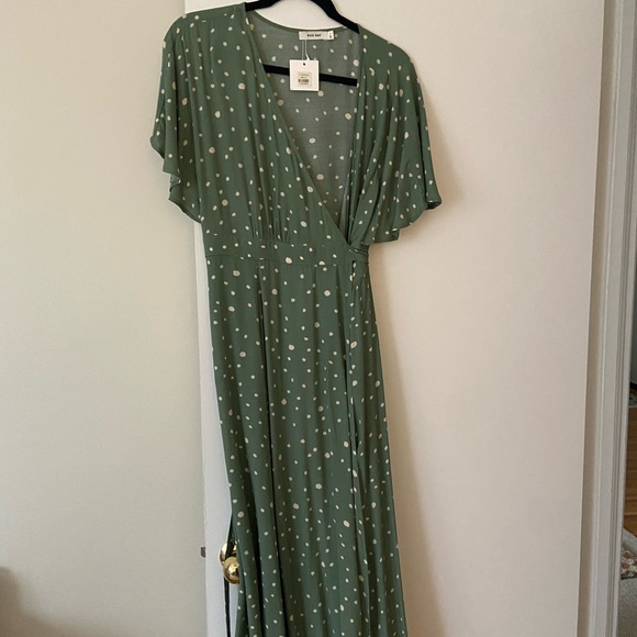 🚨 PRICE DROP 🚨 Green polka dot Mod Ref wrap midi dress - Picture 4 of 6